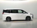両側パワースライドドア付きだから、狭い駐車スペースなどでの 乗り降りラクラク!小さなお子さまのいるご家庭には嬉しい装備。