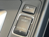 ●BMWモードセレクト『スポーツモードではダイナミックな走りを。ECOPROモードでは、エンジンレスポンスやシフトタイミングの最適化に加え、エアコンの作動も効率的に制御し、燃料消費量を抑制します。』