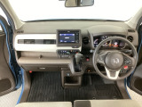 【前方視界】開放的な前方視界!運転がしやすく疲れにくいです♪窓が大きく、見通しがとっても良いおクルマですよ♪
