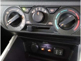 左右独立温度コントロールフルオートエアコンです。運転席、助手席それぞれで独立して温度設定ができます。冷え性の方が乗っても安心ですね♪