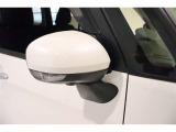 サイドターンランプ付きドアミラー。車両のドレスアップと右左折時の被視認性を兼ね備えたお洒落なミラーです。