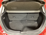 ラゲッジルーム内の凹凸をなくす事でスッキリした広がりを造りだし、荷物がスムーズに出し入れできる気持ちよさ、使い易さを実現!