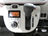 【オートエアコン】設定温度に合わせて風量を自動調整。車内を常に適温に保ち、季節を問わず快適なドライブ環境を整えます。