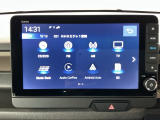 HondaCONNECT対応の便利なナビディスプレー。お持ちのスマートフォンと連携して、ナビやBluetoothでの音楽再生が可能です。デザインはもちろん、操作性も良好です。