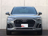 ●一目でAudiとわかる特徴的なシングルフレームグリル・LEDランプ。精悍なフロントマスクからAudiのスマートで上品なブランドを連想させてくれます。女性にも大変ご好評頂いております。