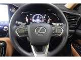 レーダークルーズコントロール(全車速追従機能付)が装備されています。高速道路で定速走行だけでなく、0km/hから約100km/hの広い範囲で先行車との車間距離を適切に保ちながら追従走行ができます。