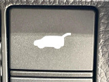 【パワーバックドア】スマートキーや運転席のボタンを押すだけでリアゲートが自動で開閉します!荷物を持っている時や、高い位置にあるバックドアを閉める際に便利な機能です♪