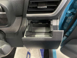 運転席と助手席には、回転式のインパネカップホルダーが装備されています。