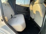 大人でもゆったりとくつろげる車内空間を実現しました。