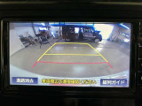 バックモニター付き。 車両後方の映像が画面に表示されるので、車庫入れが苦手な人も安心です。ただし、目視確認もお忘れなくお願いいたします。