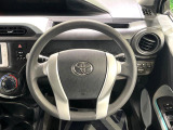 インテリアに合わせたデザインのステアリングは、運転される方のことも考え、運転しやすい形状、大きさです。是非一度、実際に触ってお確かめください。