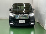 LEDヘッドライトを装備しています。LEDヘッドライトはとても明るく、雨の日や夜間走行も安全・安心です。オートライトコントロール付きで周囲の明るさに応じて自動で点灯・消灯します