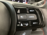 【アダプティブ・クルーズ・コントロール】予め設定した車速内でクルマが自動的に加減速。 前走車との適切な車間距離を維持しながら追従走行し、高速道路でのドライバーの疲労を軽減してくれる嬉しい機能付♪