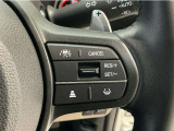 【アダプティブ・クルーズ・コントロール】予め設定した車速内でクルマが自動的に加減速。 前走車との適切な車間距離を維持しながら追従走行し、高速道路でのドライバーの疲労を軽減してくれる嬉しい機能付♪