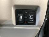 【両側パワースライドドア】両側がパワースライドドアになっており、運転席のスイッチやスマートキーでも開閉が可能です!開口部も広いので乗り降りも楽々♪