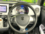 インテリアに合わせたデザインのステアリングは、運転される方のことも考え、運転しやすい形状、大きさです。是非一度、実際に触ってお確かめください。