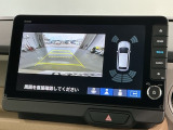 リバースギアに入れるだけで後方の表示へ切り替わります。夜間や雨の日の駐車も楽になりますよ。