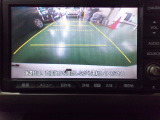 バックカメラの画像です。ガイドラインがスムースな車庫入れをサポートいたします。車庫入れの安心感がアップしますね。