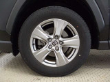 純正なので車に似合うデザインになっていますね。スタッドレスタイヤもご相談下さい。