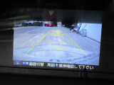 バックカメラの画像です。ガイドラインがスムースな車庫入れをサポートいたします。車庫入れの安心感がアップしますね。