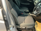 フィット感に優れ、長時間の運転でも快適な座り心地を実現!!
