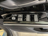 パワーウィンドウスイッチで運転席から全席の窓の開閉ができます♪