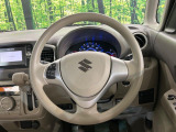 インテリアに合わせたデザインのステアリングは、運転される方のことも考え、運転しやすい形状、大きさです。是非一度、実際に触ってお確かめください。