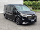 狭い駐車場でも、スライドドアならチャイルドシートへのお子さまの乗降や荷物の積載もスムーズ。