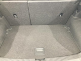 ●すっきりとした見た目のスクエア形状のラゲッジスペースです。また荷物が多い時、急なお買いものの際にもリヤシートを倒していただくことにより十分なスペースを確保できます。