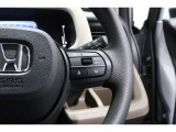 Hondaセンシングの機能のひとつ、アダプティブクルーズコントロール付!アクセルから足を離しても設定したスピードと前車との車間を保ち走行してくれます!車線維持もアシスト☆高速道路で疲労軽減ですね☆