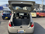 バックドアが大きく開くので荷物の出し入れがしやすいです。