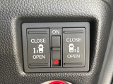 【両側パワースライドドア】スマートキーや運転席のスイッチで後席両側スライドドアの開閉が可能♪電動だから力を入れてドアを開ける必要が無く、小さなお子様でも簡単に開け閉めでき快適です♪