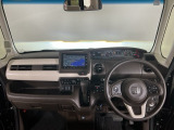 【前方視界】開放的な前方視界!運転がしやすく疲れにくいです♪窓が大きく、見通しがとっても良いおクルマですよ♪