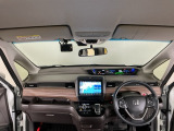 【前方視界】開放的な前方視界!運転がしやすく疲れにくいです♪窓が大きく、見通しがとっても良いおクルマですよ♪