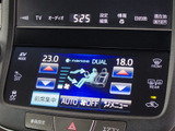 使いやすさや安全性を追求したステアリング周り!高級車ゆえにスイッチ類が多いのも特徴ですね!考え尽くされた配置ですぐに使いこなす事が出来ますのでご安心下さい!是非、体感してみて下さい!!