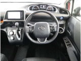 ハンドル周りです。運転している間、長く触れているものだから手に馴染むハンドルがいいですよね♪握ると欲しくなっちゃいますよ。