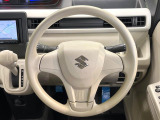 インテリアに合わせたデザインのステアリングは、運転される方のことも考え、運転しやすい形状、大きさです。是非一度、実際に触ってお確かめください。