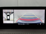 狭い場所での駐車やすれ違いなどでより的確な運転操作に役立つ360&deg;ビューモニターが装備されています。