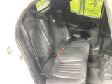 後部座席も気になるようなキズ・汚れやへたり等、大きなダメージはなく、良好な状態です。