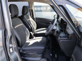 視界がよく運転しやすいフロントシート