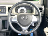 インテリアに合わせたデザインのステアリングは、運転される方のことも考え、運転しやすい形状、大きさです。是非一度、実際に触ってお確かめください。