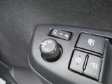 駐車時や狭い道でのすれ違い時に気を使うミラー。電動格納式ドアミラーはそんな時に便利です。