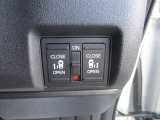 両側電動スライドドアを装備しております。