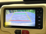 【バックカメラ】駐車時に後方がリアルタイム映像で確認できます。大型商業施設や立体駐車場での駐車時や、夜間のバック時に大活躍!運転スキルに関わらず、今や必須となった装備のひとつです!