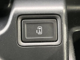 【パワースライドドア】スマートキーや運転席のスイッチでスライドドアの開閉が可能♪電動だから力を入れてドアを開ける必要が無く、小さいお子様でも、重い荷物を持っている時もラクに開け閉めできます♪