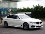 BMW在庫保有台数常時100台以上!ご来店の際はBMW本店(厚木市下荻野140-1)にご来店ください!弊社自慢の全天候型ショールーム!BMW在庫保有台数常時100台以上ございます!