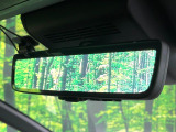 【デジタルインナーミラー】後席の大きな荷物や同乗者で後方が確認しづらい時でも安心!カメラが撮影した車両後方の映像をルームミラー内に表示。クリアな視界で状況の確認が可能です!