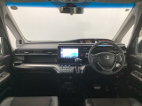 【前方視界】開放的な前方視界!運転がしやすく疲れにくいです♪窓が大きく、見通しがとっても良いおクルマですよ♪