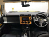 シンプルながら機能性あふれる運転席廻りです。視界性もよく、運転しやすいですよ。