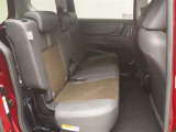 ゆとりある広々とした車内空間は、ドライブを始め買い物やレジャーなど、幅広く活躍します。一人でもみんなとでもお出かけを楽しみましょう!
